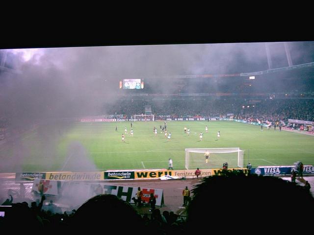 20   Away in Bremen 15 12 2005.JPG