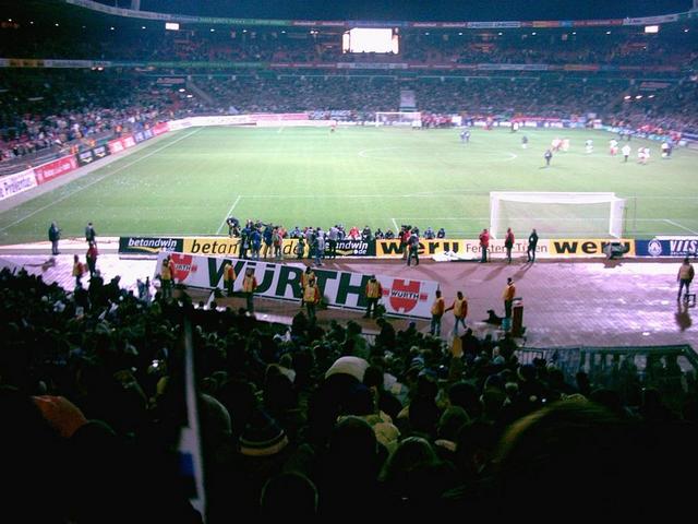 24   Away in Bremen 15 12 2005.JPG